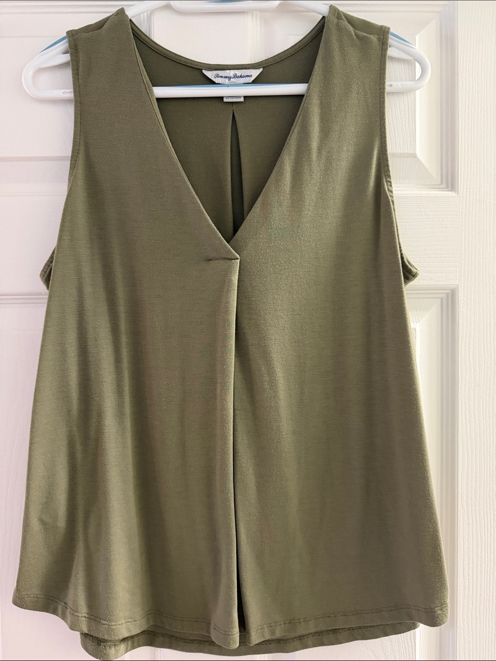 Tommy Bahama Olive Green V-Neck Sleeveless Tank Top